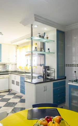 Apartamento à venda com 212m², 4 quartos e 3 vagas Apartamento à venda com 212m², 4 quartos e 3 vagasCozinha