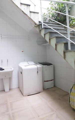 Casa à venda com 145m², 3 quartos e 5 vagas Casa à venda com 145m², 3 quartos e 5 vagasArea de serviço