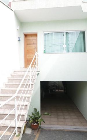 Casa à venda com 145m², 3 quartos e 5 vagas Casa à venda com 145m², 3 quartos e 5 vagasFachada