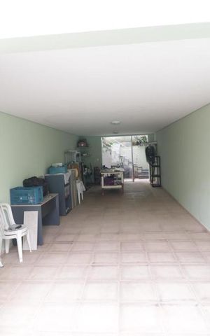 Casa à venda com 145m², 3 quartos e 5 vagas Casa à venda com 145m², 3 quartos e 5 vagasGaragem