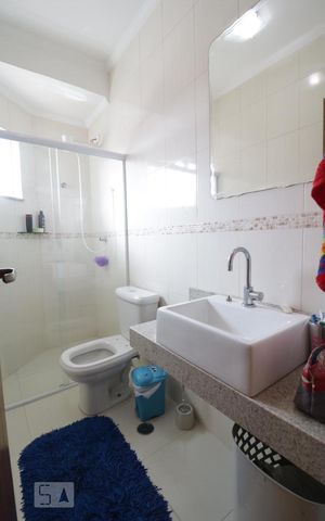 Casa à venda com 145m², 3 quartos e 5 vagas Casa à venda com 145m², 3 quartos e 5 vagasBanheiro da suite