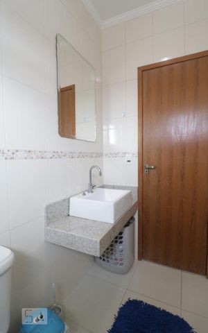 Casa à venda com 145m², 3 quartos e 5 vagas Casa à venda com 145m², 3 quartos e 5 vagasBanheiro da suite