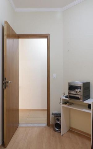 Casa à venda com 145m², 3 quartos e 5 vagas Casa à venda com 145m², 3 quartos e 5 vagasQuarto 1