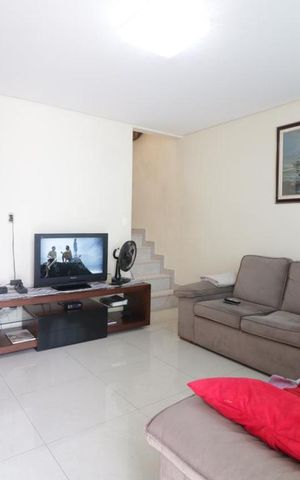 Casa à venda com 145m², 3 quartos e 5 vagas Casa à venda com 145m², 3 quartos e 5 vagasSala