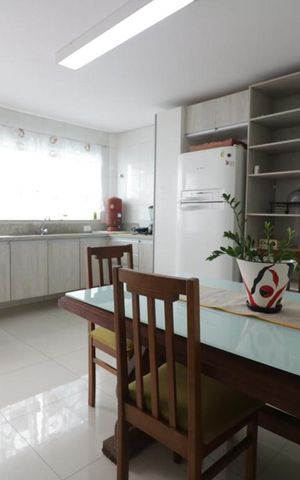 Casa à venda com 145m², 3 quartos e 5 vagas Casa à venda com 145m², 3 quartos e 5 vagasCozinha