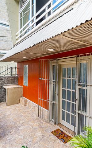 Casa à venda com 200m², 7 quartos e 1 vaga Casa à venda com 200m², 7 quartos e 1 vagaEntrada