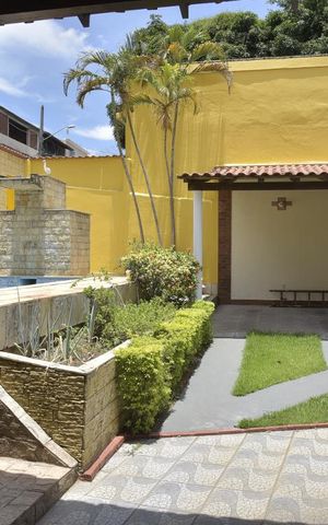 Casa de condomínio à venda com 339m², 4 quartos e 3 vagasQuintal