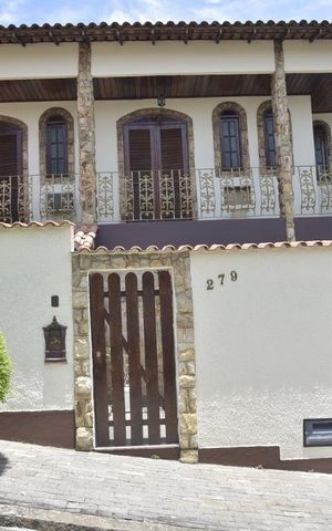 Casa de condomínio à venda com 339m², 4 quartos e 3 vagasFachada