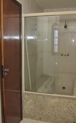 Casa de condomínio à venda com 339m², 4 quartos e 3 vagasBanheiro da Suíte