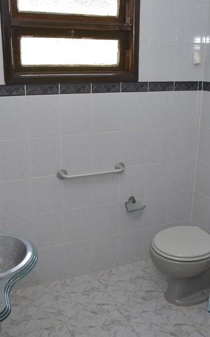 Casa de condomínio à venda com 339m², 4 quartos e 3 vagasBanheiro