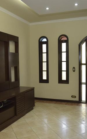Casa de condomínio à venda com 339m², 4 quartos e 3 vagasSala