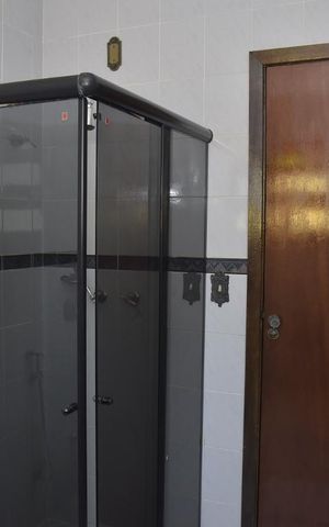 Casa de condomínio à venda com 339m², 4 quartos e 3 vagasBanheiro
