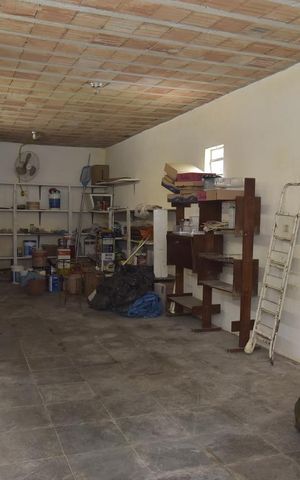 Casa de condomínio à venda com 339m², 4 quartos e 3 vagasPorão