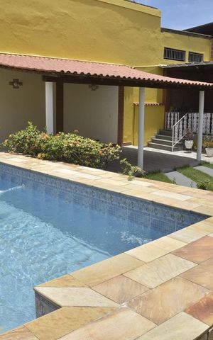 Casa de condomínio à venda com 339m², 4 quartos e 3 vagasPiscina