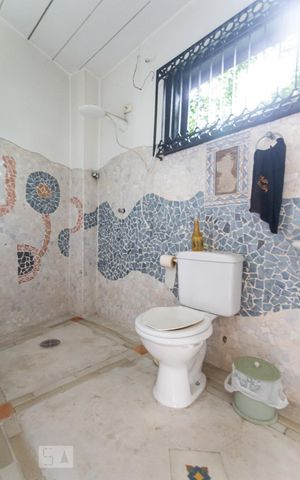Casa à venda com 149m², 3 quartos e 8 vagasBanheiro
