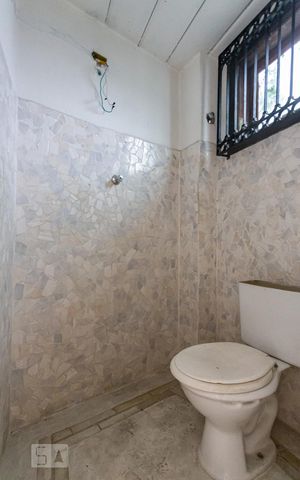 Casa à venda com 149m², 3 quartos e 8 vagasBanheiro