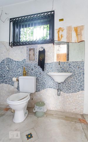 Casa à venda com 149m², 3 quartos e 8 vagasBanheiro