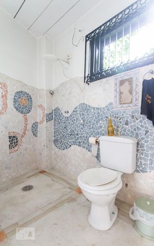 Casa à venda com 149m², 3 quartos e 8 vagasBanheiro