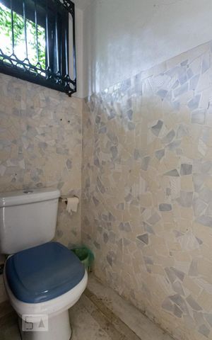 Casa à venda com 149m², 3 quartos e 8 vagasBanheiro