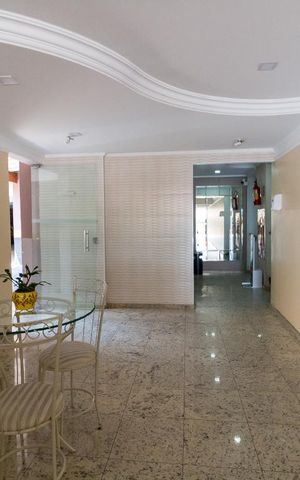 Apartamento à venda com 72m², 2 quartos e 1 vagaHall de entrada do prédio
