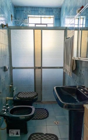 Casa à venda com 165m², 3 quartos e 2 vagas Casa à venda com 165m², 3 quartos e 2 vagasBanheiro