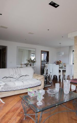 Apartamento à venda com 168m², 4 quartos e 3 vagas Apartamento à venda com 168m², 4 quartos e 3 vagasSala