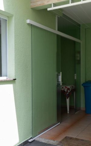 Casa à venda com 200m², 3 quartos e 2 vagas Casa à venda com 200m², 3 quartos e 2 vagasÁrea de Serviço