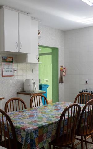 Casa à venda com 200m², 3 quartos e 2 vagas Casa à venda com 200m², 3 quartos e 2 vagasCozinha