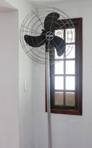 Casa à venda com 200m², 3 quartos e 2 vagas Casa à venda com 200m², 3 quartos e 2 vagasDispensa