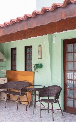 Casa à venda com 200m², 3 quartos e 2 vagas Casa à venda com 200m², 3 quartos e 2 vagasVaranda da Sala