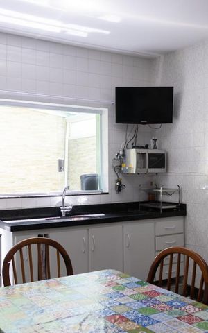 Casa à venda com 200m², 3 quartos e 2 vagas Casa à venda com 200m², 3 quartos e 2 vagasCozinha