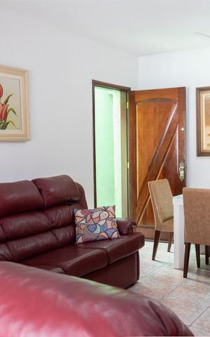 Casa à venda com 200m², 3 quartos e 2 vagas Casa à venda com 200m², 3 quartos e 2 vagasSala