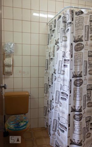 Casa à venda com 200m², 3 quartos e 2 vagas Casa à venda com 200m², 3 quartos e 2 vagasBanheiro 1