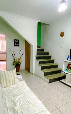 Casa à venda com 120m², 2 quartos e 2 vagasSala