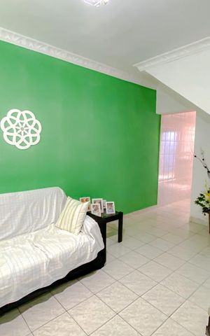 Casa à venda com 120m², 2 quartos e 2 vagasSala