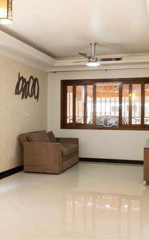 Casa à venda com 150m², 3 quartos e 4 vagas Casa à venda com 150m², 3 quartos e 4 vagasSala