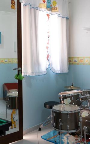 Casa à venda com 150m², 3 quartos e 4 vagas Casa à venda com 150m², 3 quartos e 4 vagasQuarto 2