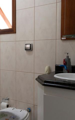 Casa à venda com 150m², 3 quartos e 4 vagas Casa à venda com 150m², 3 quartos e 4 vagasBanheiro 2