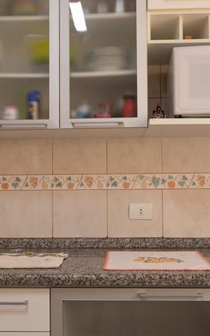 Casa à venda com 150m², 3 quartos e 4 vagas Casa à venda com 150m², 3 quartos e 4 vagasCozinha - Armários