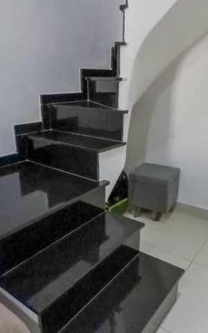 Casa à venda com 108m², 3 quartos e 3 vagasEscada