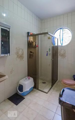 Casa à venda com 108m², 3 quartos e 3 vagasBanheiro