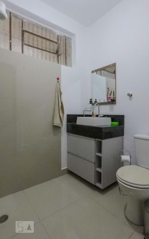 Casa à venda com 108m², 3 quartos e 3 vagasBanheiro de serviço
