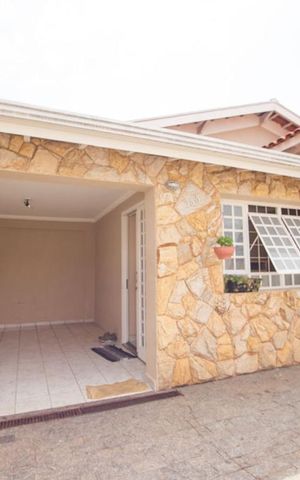 Casa à venda com 110m², 3 quartos e 3 vagas Casa à venda com 110m², 3 quartos e 3 vagasfachada