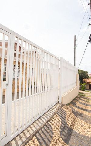 Casa à venda com 110m², 3 quartos e 3 vagas Casa à venda com 110m², 3 quartos e 3 vagasfachada
