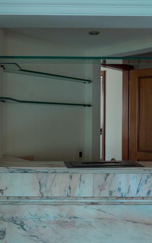 Apartamento à venda com 220m², 4 quartos e 3 vagas Apartamento à venda com 220m², 4 quartos e 3 vagasSala