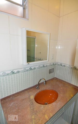 Casa à venda com 80m², 2 quartos e sem vagaBanheiro