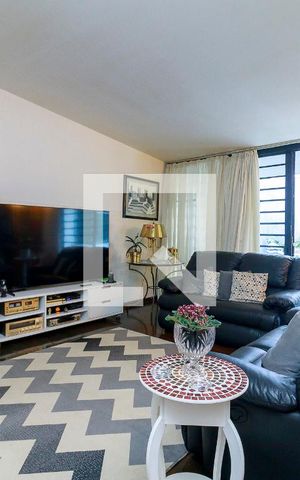 Casa à venda com 380m², 4 quartos e 3 vagas Casa à venda com 380m², 4 quartos e 3 vagasSala