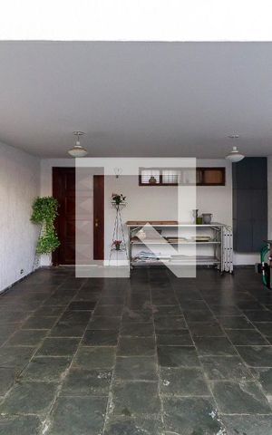 Casa à venda com 380m², 4 quartos e 3 vagas Casa à venda com 380m², 4 quartos e 3 vagasGaragem