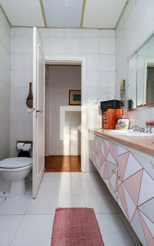 Casa à venda com 380m², 4 quartos e 3 vagas Casa à venda com 380m², 4 quartos e 3 vagasBanheiro 2