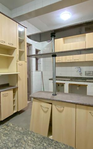 Casa à venda com 300m², 4 quartos e sem vaga Casa à venda com 300m², 4 quartos e sem vagaCozinha
